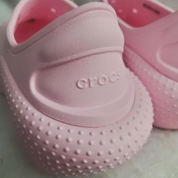 Crocs Classic Sneaker In Pink Milk - Picture 9 of 13